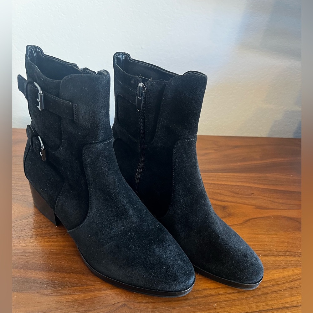 Elegant Via Spiga Bk Suede Ankle Boots
